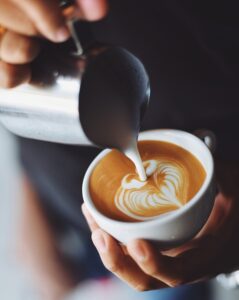 Der kaffeekochende Praktikant