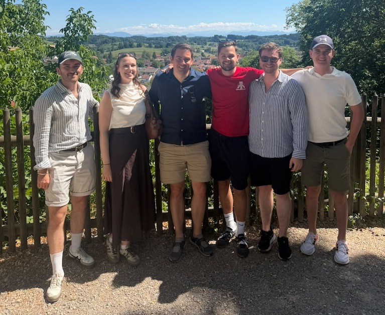 Kollegiales Miteinander als Fundament: Das Team von Horn & Company beim Standort-Event in München