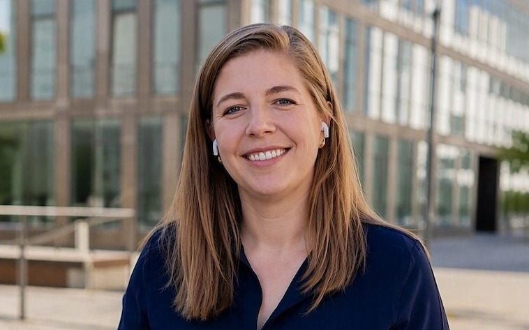 Eva-Lotta Hinzpeter ist seit 2026 Partnerin bei EY-Parthenon und berät Unternehmen und Institutionen im Gesundheitswesen zu Strategie- und Transformationsfragen