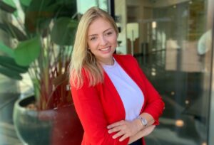 Luisa Minnebusch kam nach einer Ausbildung zur Bankkauffrau und einem Traineeprogramm im gewerblichen Kreditgeschäft im Oktober 2020 zur Atruvia AG