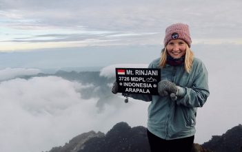 Auf dem Vulkan Rinjani: Friederike Franke während ihres sechsmonatigen Praktikums in Jakarta, Indonesien